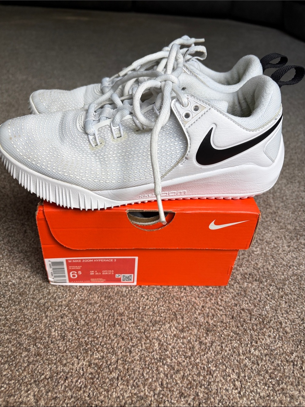 Nike Women’s volleyball Lightweight Mesh Sneakers